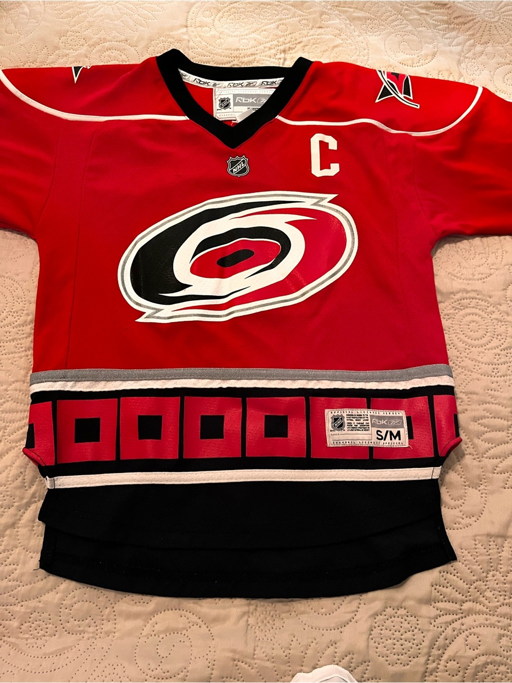 Reebok Hurricanes Hockey Jersey ‘Smith’ name - Picture 2 of 4